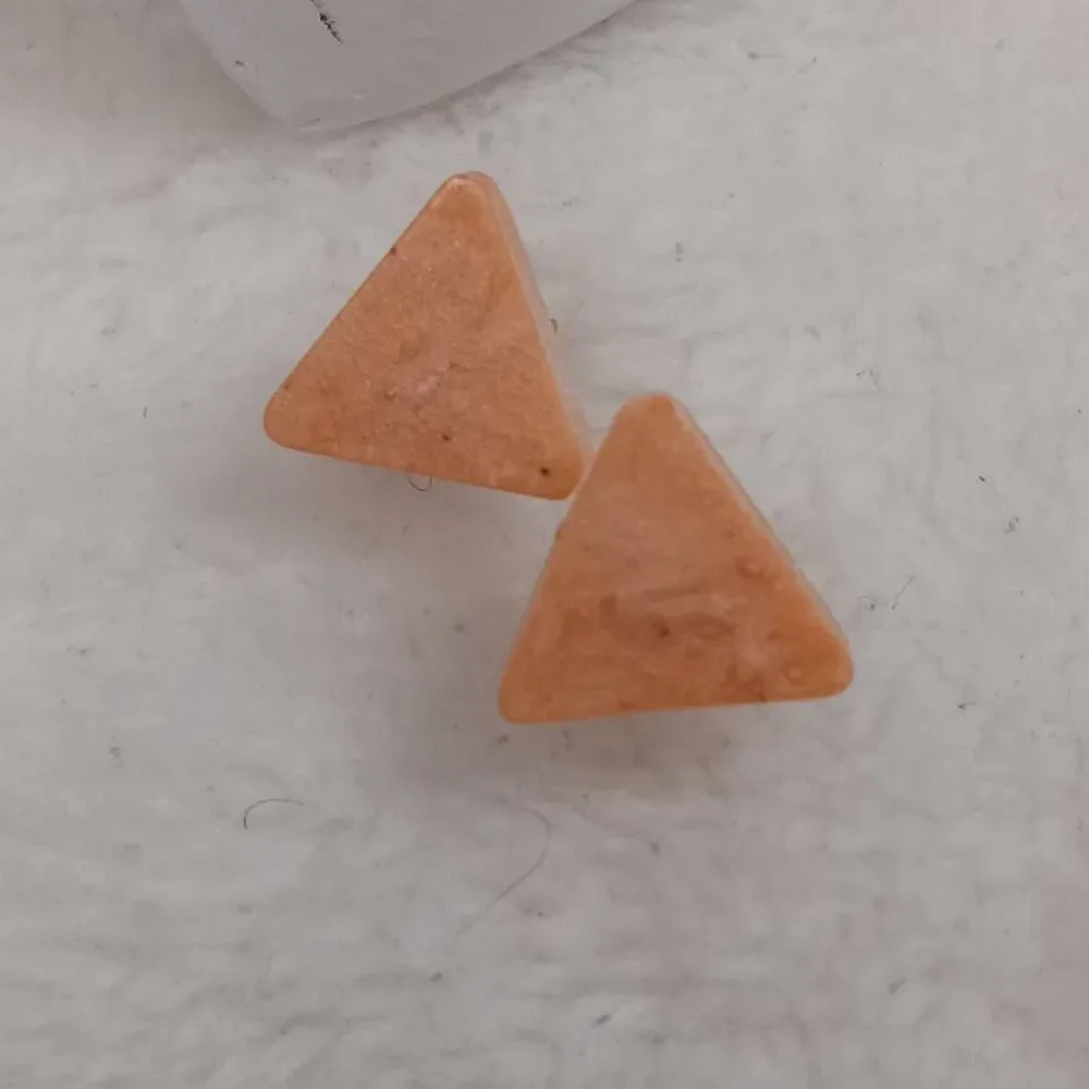 5/$25 Coral resin triangle stud earrings